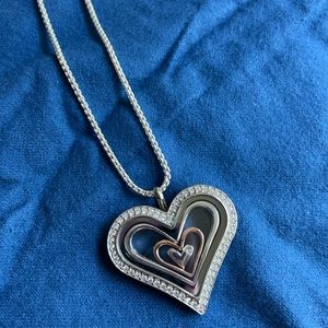 Origami owl chain & heart shaped locket with removable nesting hearts inside.